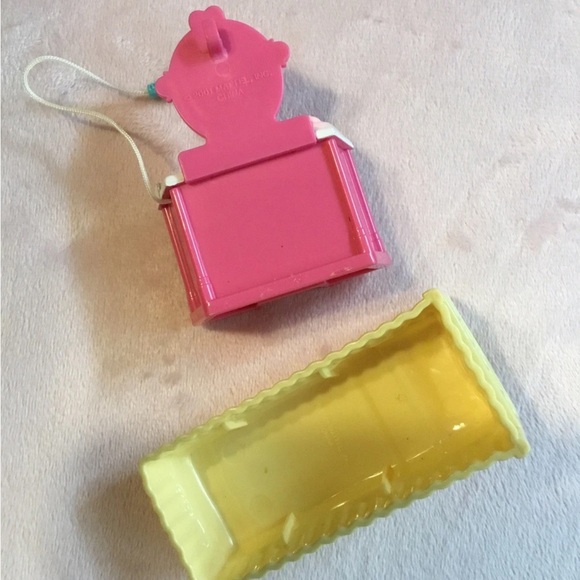 2001 Mattel Sweet Streets Dollhouse Beauty Salon Vanity Station Hair Dryer Bed - Picture 2 of 3